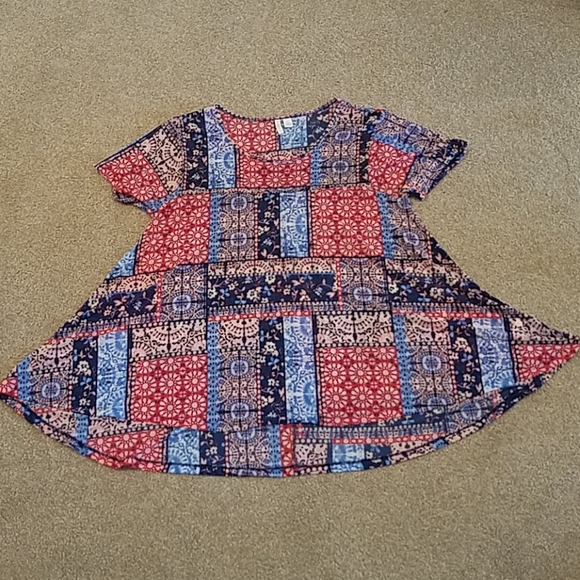 Translucent block pattern top - Picture 3 of 5